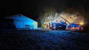 Obraz przedstawia miejsce pożaru w Mosznej