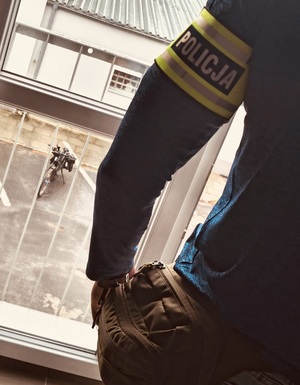 zdjęcie: policjant i rower