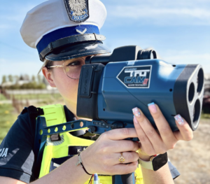 zdjęcie: policjanci drogówki podczas działań
