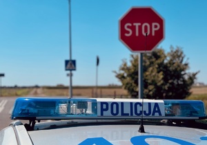 napis policja i znak "stop"