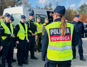 funkcjonariusze policji w trakcie ćwiczeń