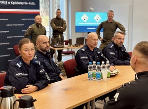 Funkcjonariusze w trakcie szkolenia