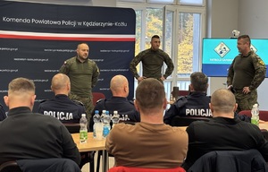 Funkcjonariusze w trakcie szkolenia