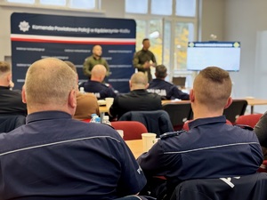 Funkcjonariusze w trakcie szkolenia