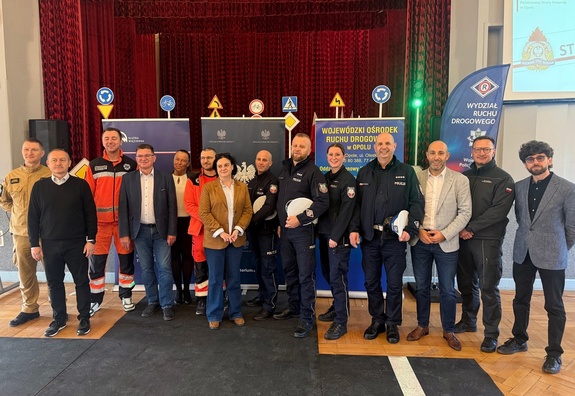 Funkcjonariusze w trakcie uroczystego rozpoczęcie kampanii