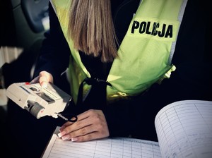 policjantka z alkosensorem