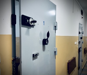 pomieszczenie dla osób zatrzymanych