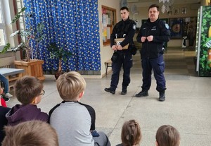 spotkanie policjantów z dziećmi