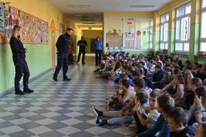 spotkanie policjantów z dziećmi