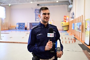 Uczestnicy turniej BRD wraz z policjantami