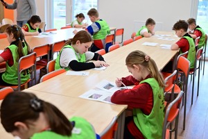 Uczestnicy turniej BRD wraz z policjantami