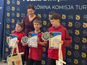 Uczestnicy turniej BRD wraz z policjantami