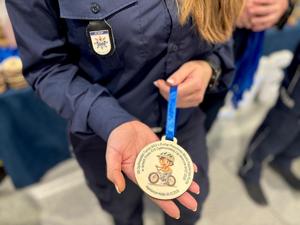 Uczestnicy turniej BRD wraz z policjantami