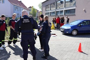 funkcjonariusze w roli sędziów na mistrzostwach pierwszje pomocy