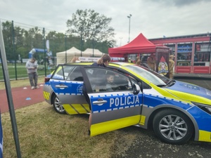 Policjanci na zabezpieczeniu
