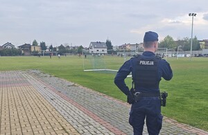 Policjanci na zabezpieczeniu