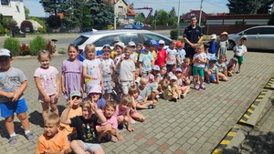 policjanci z dziećmi