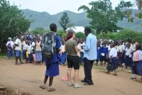 Policjantka w czasie wolnym odwiedziła szkołę w Tanzanii