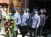 Oddanie cześć i szacunku zmarłemu ks. prałata dr Alfonsa Schuberta przez opolskich policjantów