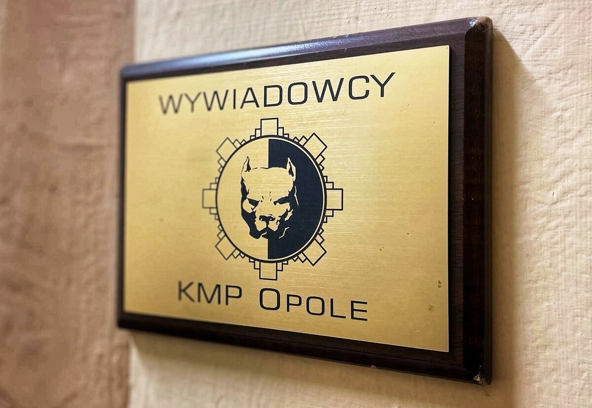 zdjęcie: logo ogniwa wywiadowczego, wydziału sztabu policji Komendy Miejskiej Policji w Opolu
