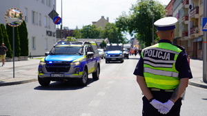 policjanci zabezpieczają marsz