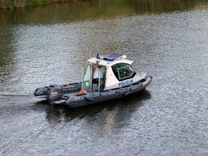 policjanci w trakcie zapewniania bezpieczeństwa w okolicach festiwalu
