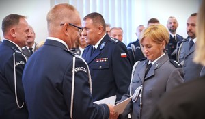 Zdjęcie: wręczenie aktu mianowania.