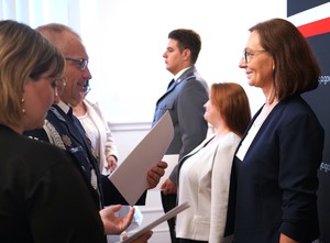 Zdjęcie: wręczenie wyróżnień.