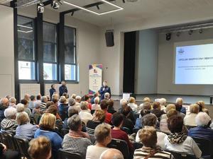 uczestnicy w trakcie debaty