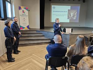 uczestnicy w trakcie debaty