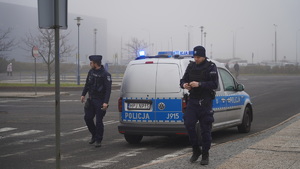 służby w trakcie działań