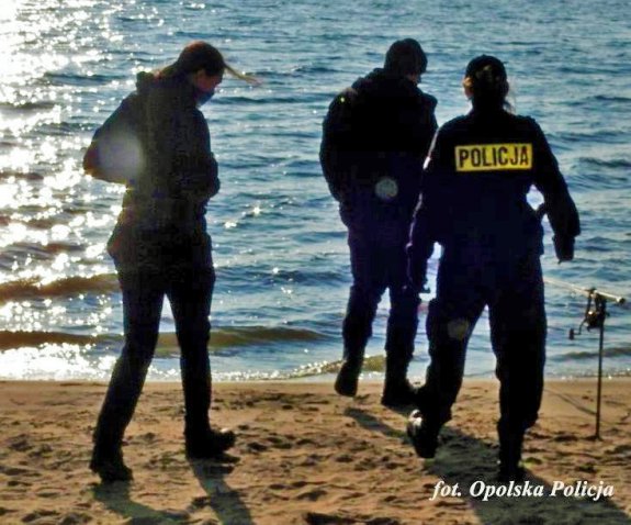 policjanci w trakcie patrolu wspólnie ze strażą rybacką