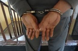 zdjęcie: ręce w kajdankach