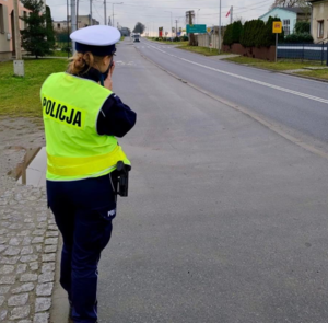 zdjęcie: policjantka podczas działań