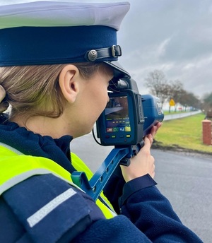 zdjęcie: policjantka podczas działań