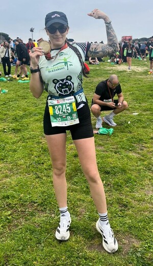 policjantka w stroju sportowym