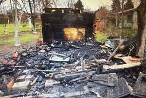 pogorzelisko pozostałe po altanie