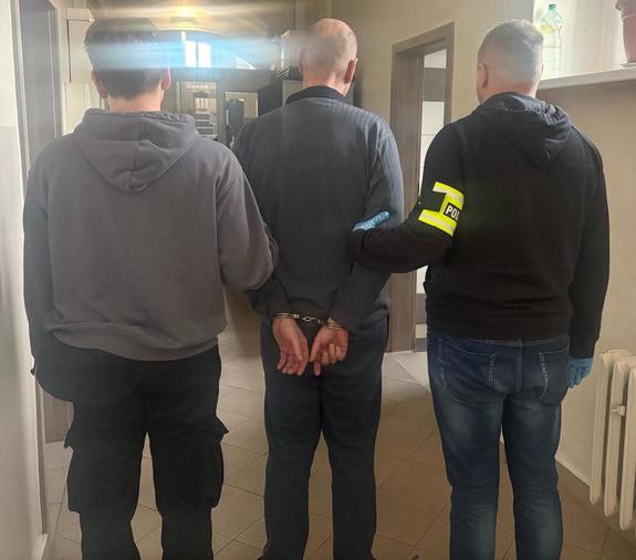 zatrzymany wraz z policjantami