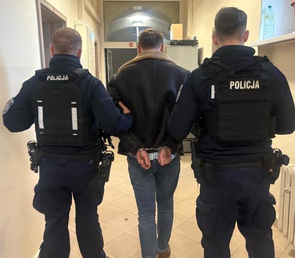 Zatrzymywany wraz z policjantami