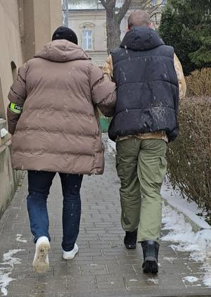 policjant prowadzący zatrzymanego