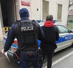 zatrzymany i policjant