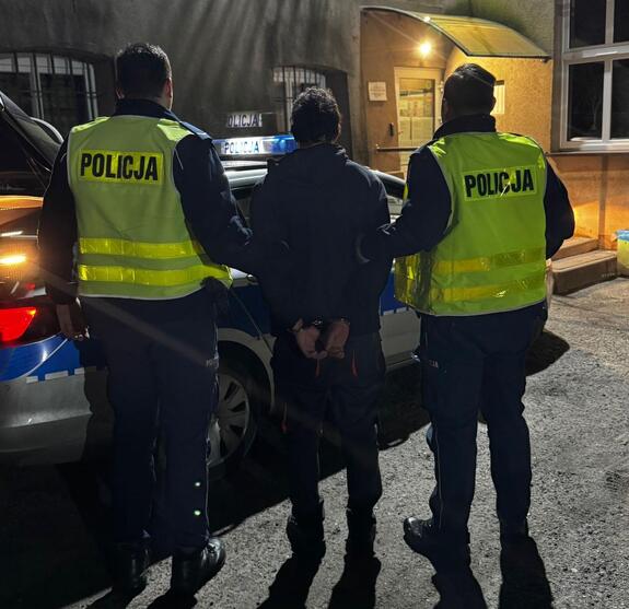 zatrzymany wraz z policjantami