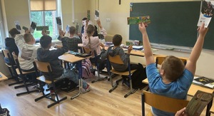 zdjęcie: dzielnicowi podczas spotkania z dziećmi i młodzieżą