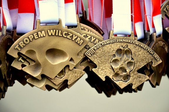 zdjęcie medalu VIII edycji biegu tropem wilczym