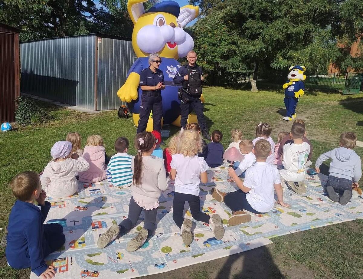 Spotkanie policjantów z przedszkolakami w Szymonkowie