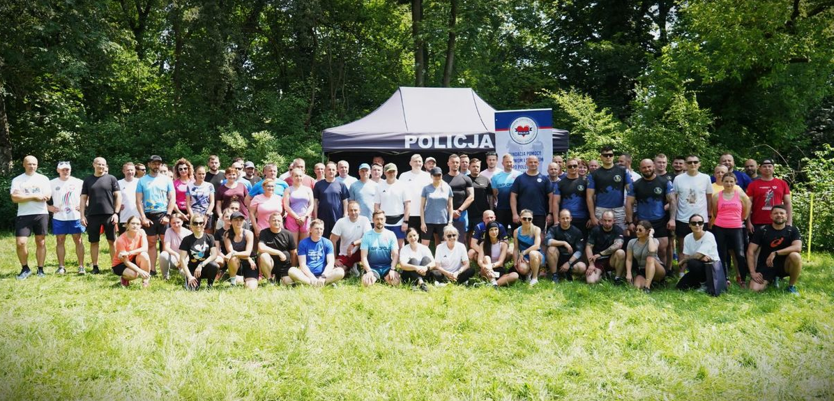 zdjęcie koloorwe: opolscy policjanci podczas akcji "Wiosna na sportowo"