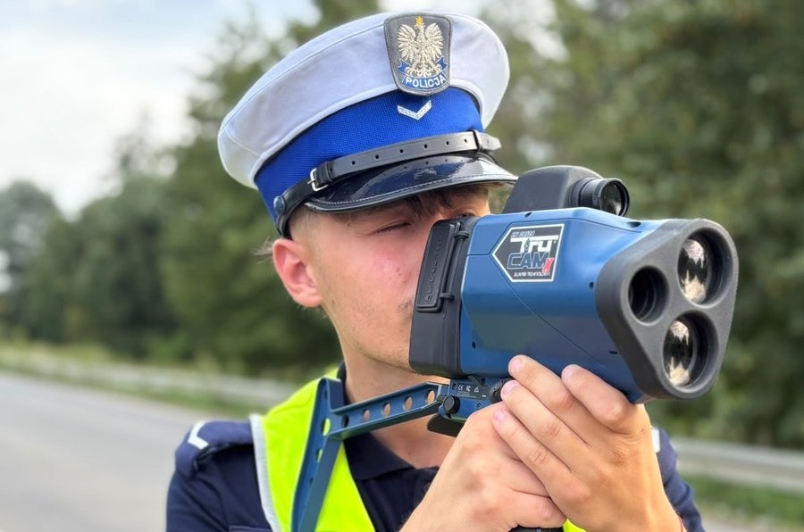 zdjęcie: policjant drogówki