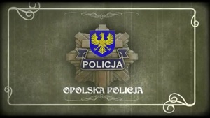 na szarym tle logo opolskiej policji pod nim napis opolska policja