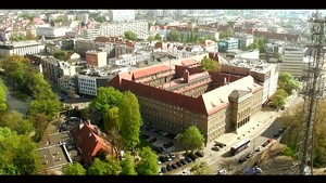 widok budynku KWP Opole z drona