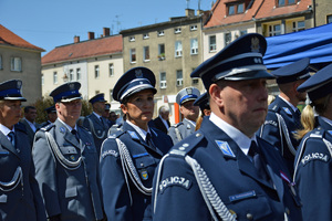 policjanci kadry kierowniczej w trakcie obchodów